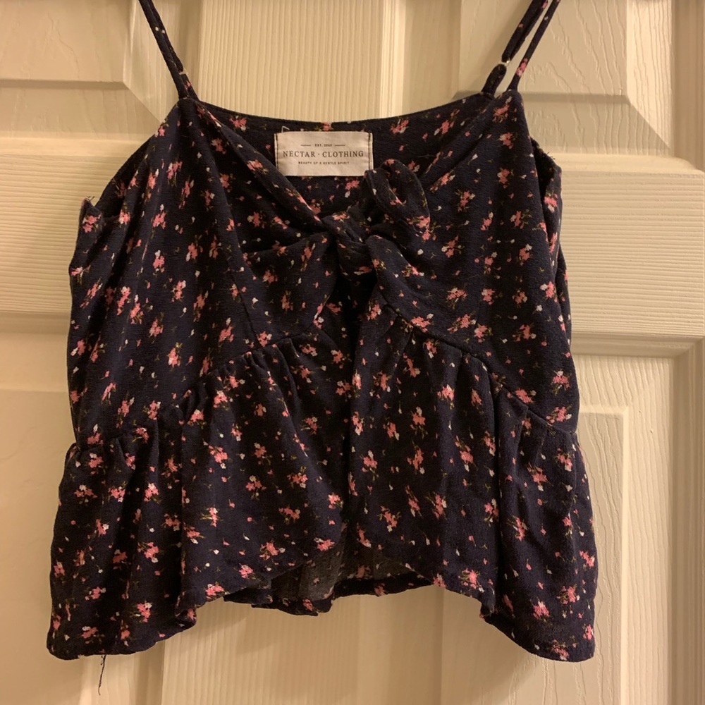 Front tie flowy crop